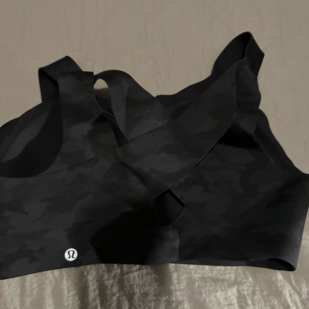 lululemon athletica Black Front-Zip Sports Bra - Picture 2 of 3